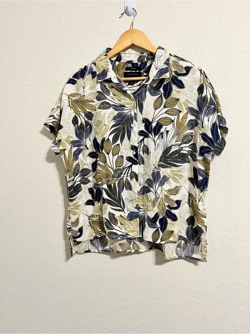 Tahari 100% Linen Tropical Leaf Print Button Front Shirt Size Large Boxy Resort